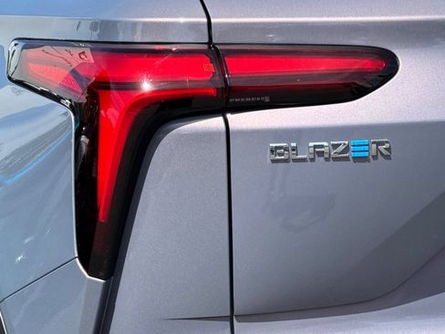 Used 2024 Chevrolet Blazer EV LT AWD/4WD image 43