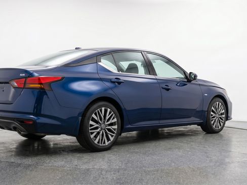 Used 2025 Nissan Altima 2.5 SV FWD image 9