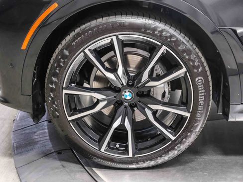 Used 2022 BMW X7 xDrive40i w/ M Sport Package AWD/4WD image 10