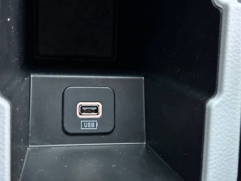 Used 2016 Jeep Renegade Latitude w/ Popular Equipment Group image 21