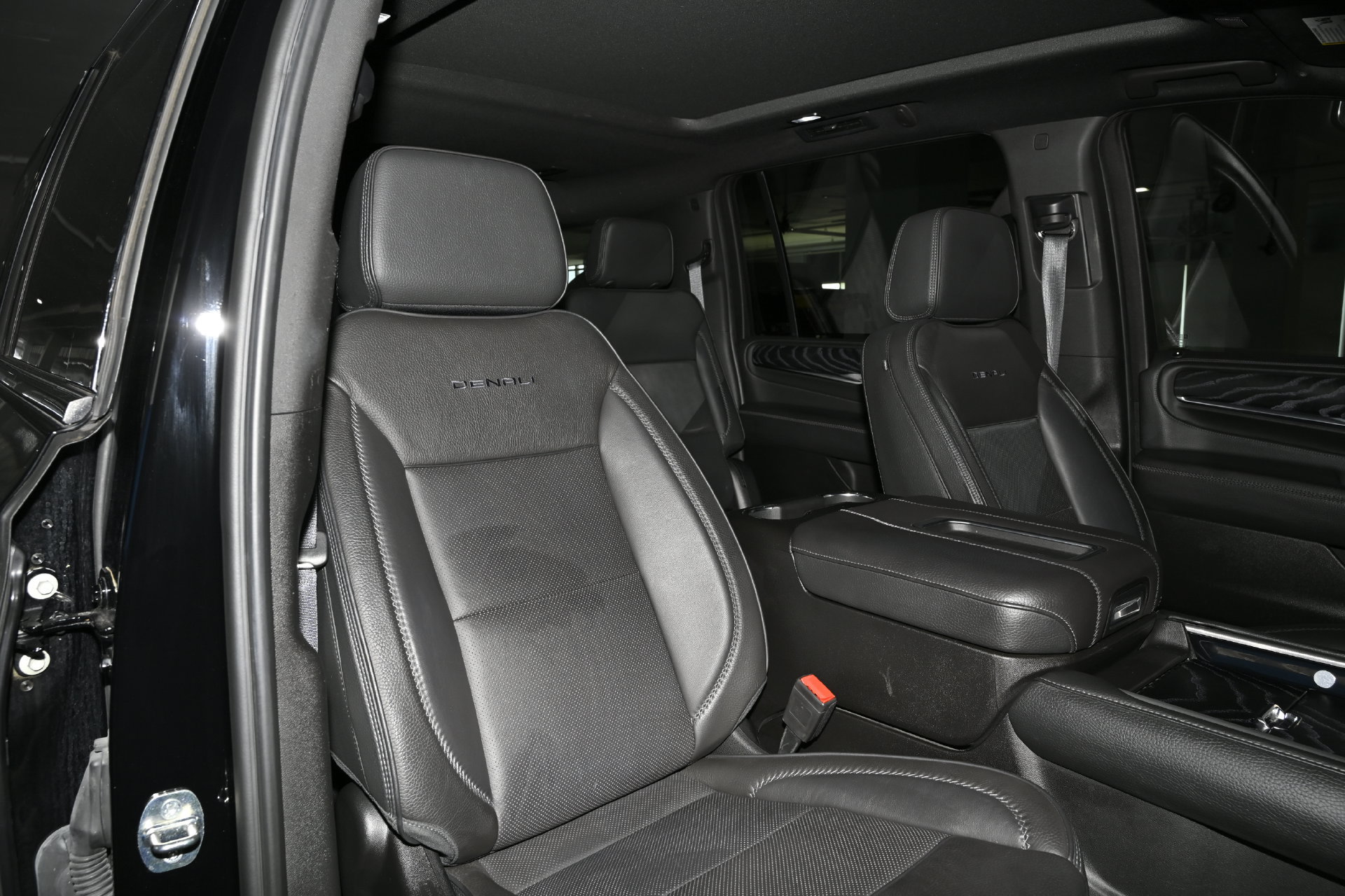 Used 2023 GMC Yukon XL Denali RWD image 27
