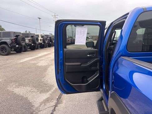 Used 2025 Nissan Frontier PRO-4X w/ Pro Convenience Package AWD/4WD image 15