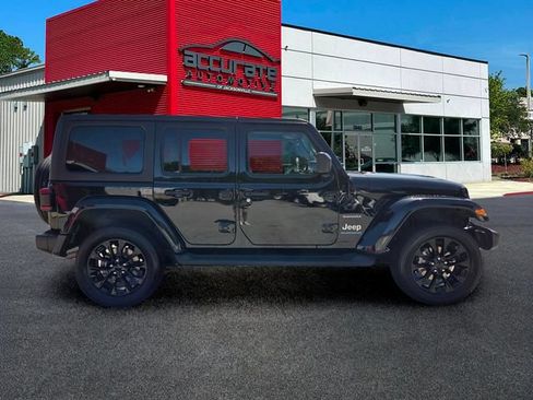 Used 2023 Jeep Wrangler Unlimited Sahara w/ Cold Weather Group AWD/4WD image 6