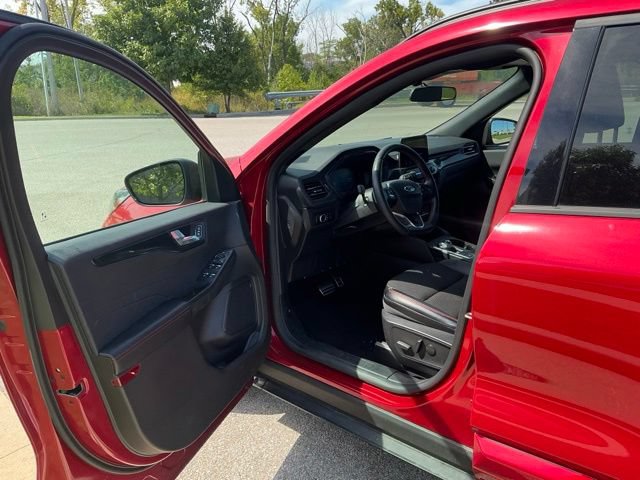 Used 2024 Ford Escape ST-Line w/ Cold Weather Package FWD image 15