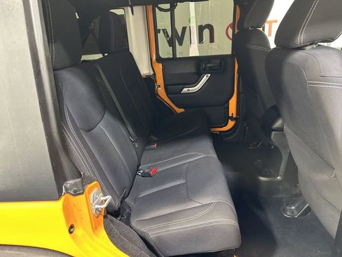 Used 2013 Jeep Wrangler Unlimited Rubicon w/ Connectivity Group image 15