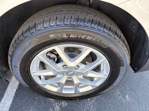 Used 2022 Chevrolet Equinox LT FWD image 25