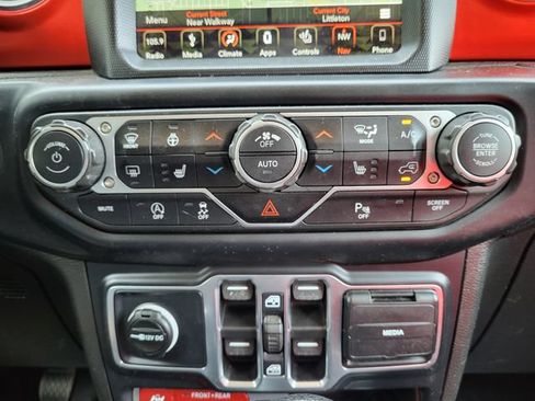 Used 2019 Jeep Wrangler Unlimited Rubicon w/ Dual Top Group AWD/4WD image 18
