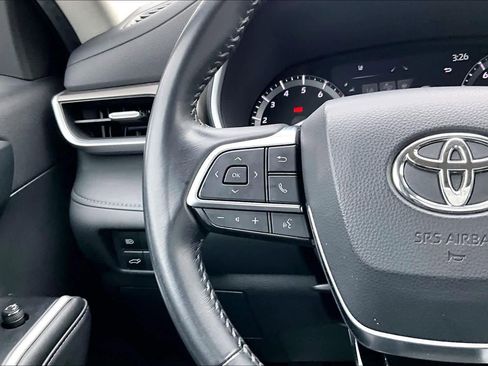 Used 2021 Toyota Highlander XLE image 24