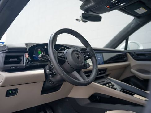 Certified 2024 Porsche Macan Turbo Electric AWD/4WD image 4