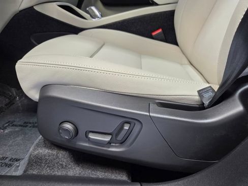 New 2026 Volvo XC40 B5 Plus w/ Protection Package Premier AWD/4WD image 9