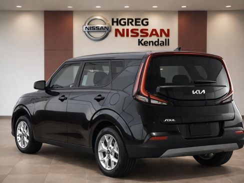 Used 2024 Kia Soul LX w/ Option Group 015 FWD image 2