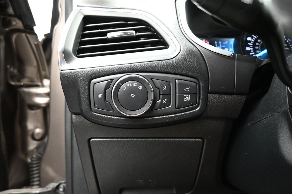 Used 2019 Ford Edge Titanium w/ Equipment Group 301A FWD image 14
