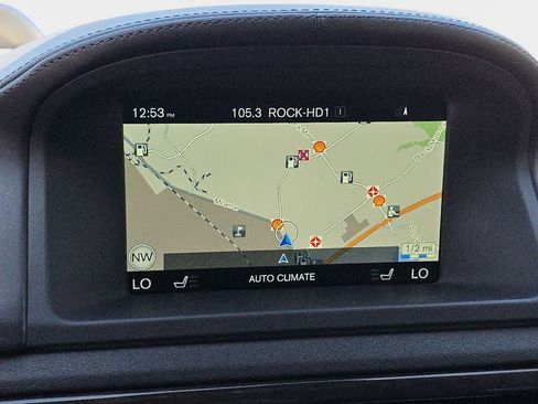 Used 2016 Volvo XC70 T5 Premier w/ Proximity Package image 28