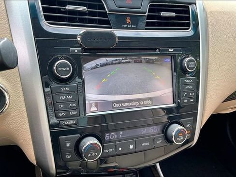 Used 2015 Nissan Altima 2.5 SL w/ Technology Package FWD image 13