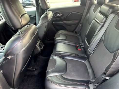 Used 2016 Jeep Cherokee Trailhawk w/ Cold Weather Group image 27