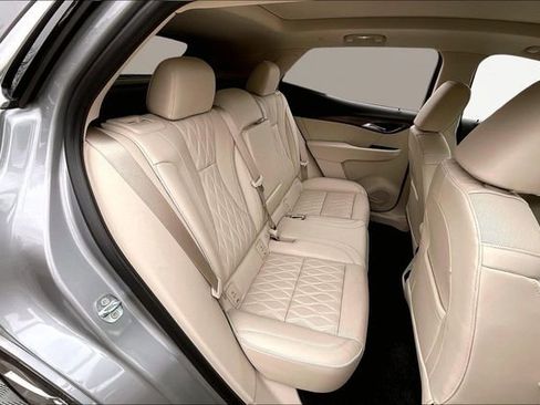 Used 2023 Buick Envision Avenir image 17