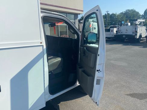 Used 2016 Chevrolet Express 3500 image 17