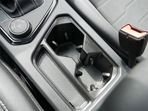 Certified 2025 Volkswagen Taos SE image 37