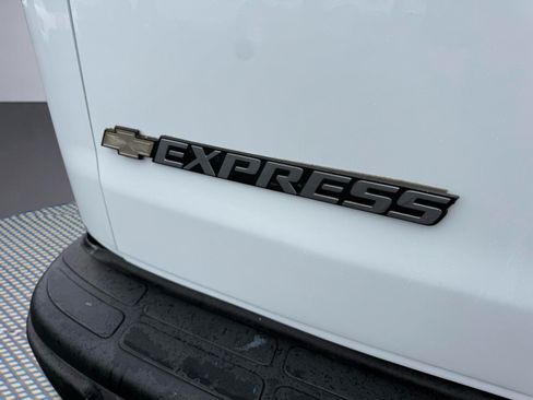 Used 2021 Chevrolet Express 3500 w/ Driver Convenience Package RWD image 6