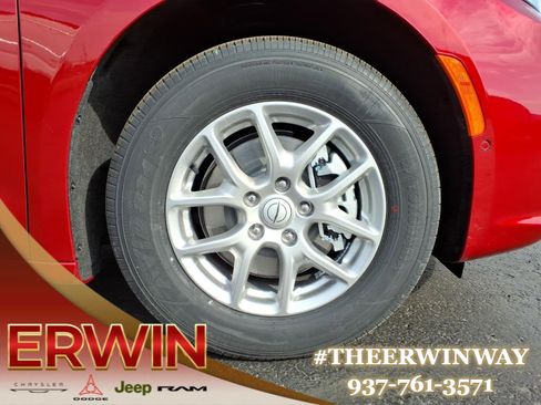 New 2026 Chrysler Pacifica Select image 7