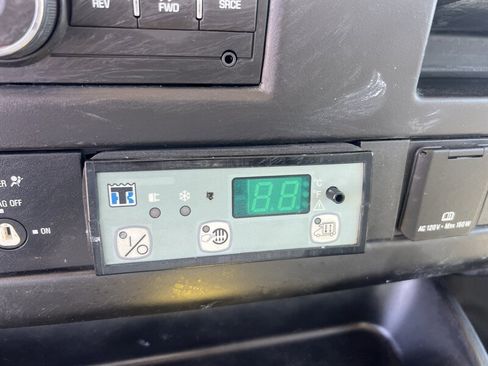 Used 2017 Chevrolet Express 3500 Extended RWD image 13