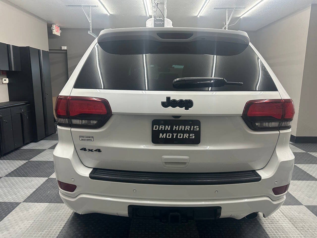 Used 2019 Jeep Grand Cherokee Altitude AWD/4WD image 11