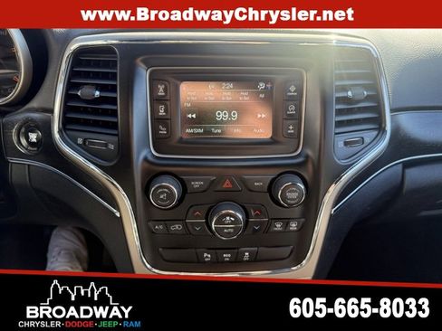 Used 2015 Jeep Grand Cherokee Limited image 16