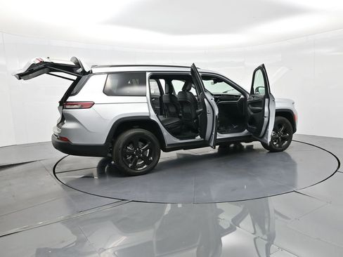 New 2025 Jeep Grand Cherokee L Altitude image 32