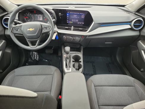Used 2024 Chevrolet Trax LS FWD image 9