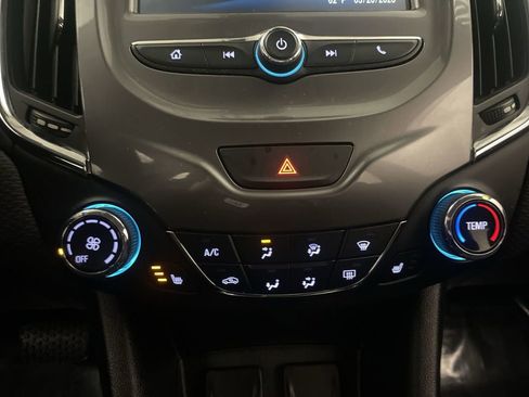 Used 2018 Chevrolet Cruze LT w/ Convenience Package FWD image 12