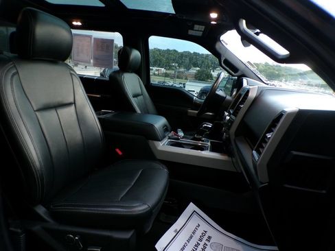 Used 2018 Ford F150 Lariat w/ Equipment Group 502A Luxury AWD/4WD image 14