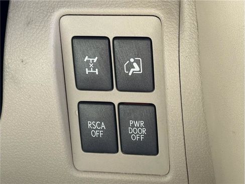 Used 2013 Lexus LX 570 4WD w/ Luxury Pkg image 29