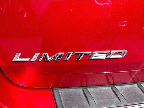 Used 2021 Ford Explorer Limited w/ Equipment Group 301A AWD/4WD image 10