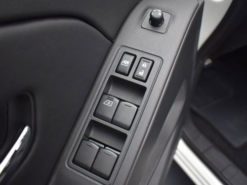 Certified 2025 Nissan Frontier SV image 5