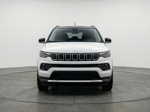 Used 2025 Jeep Compass Limited AWD/4WD image 2
