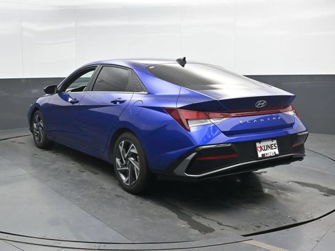 Used 2025 Hyundai Elantra SEL FWD image 9