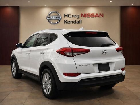 Used 2020 Hyundai Tucson SE w/ Cargo Package FWD image 2