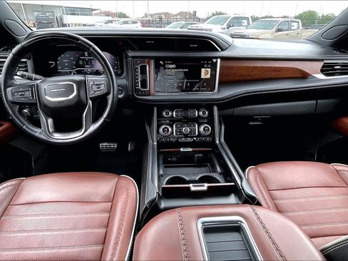 Used 2023 GMC Yukon XL Denali Ultimate AWD/4WD image 16
