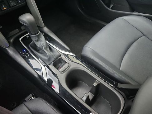 Used 2025 Toyota Corolla Cross XLE AWD/4WD image 27