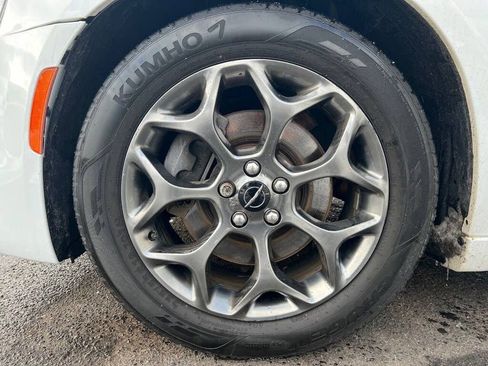 Used 2015 Chrysler 300 S image 31