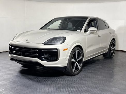 Certified 2025 Porsche Cayenne Turbo AWD/4WD image 1