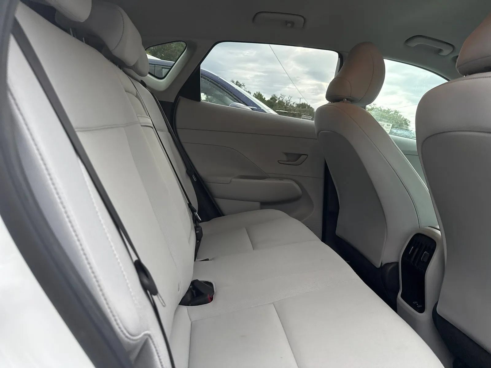 Used 2024 Hyundai Kona SEL FWD image 11