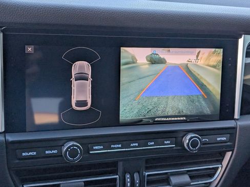 Certified 2020 Porsche Macan image 14