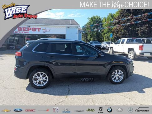 Used 2018 Jeep Cherokee Latitude Plus FWD image 2