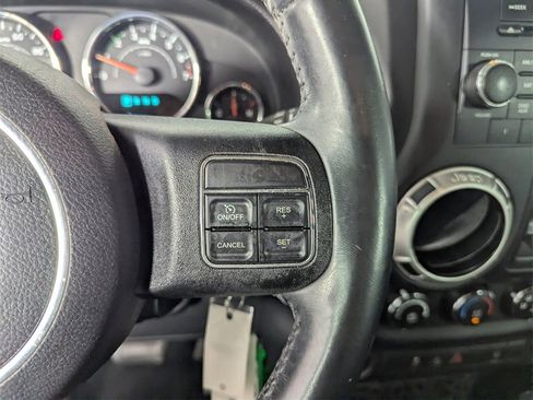 Used 2016 Jeep Wrangler Unlimited Sahara image 22