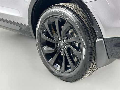 Certified 2025 Land Rover Discovery Sport Dynamic SE AWD/4WD image 20