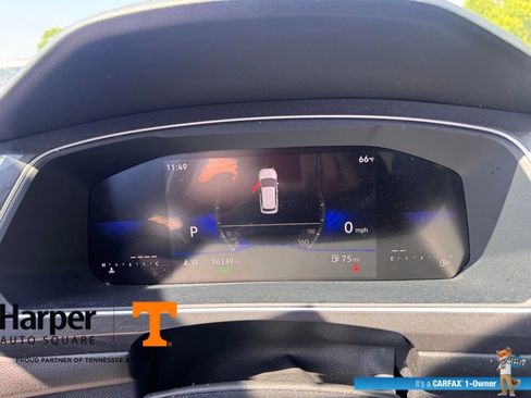 Used 2024 Volkswagen Tiguan SE w/ Panoramic Sunroof Package image 15