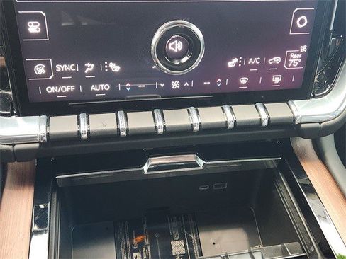 Certified 2025 GMC Yukon Denali image 20