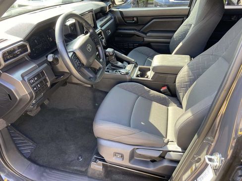 Used 2025 Toyota Tacoma SR5 AWD/4WD image 15