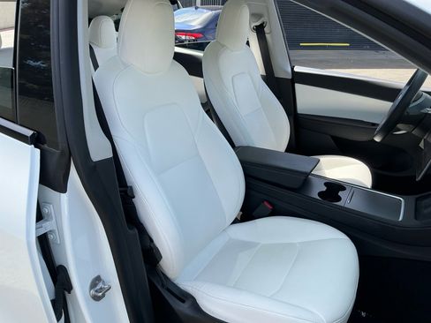 Used 2022 Tesla Model Y Long Range image 21